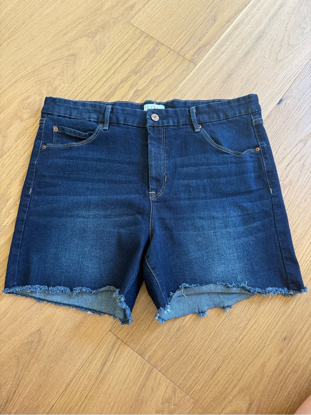 Nicole Miller SoHo High Rise Dark Indigo Frayed Hem Denim Shorts Sz. 14